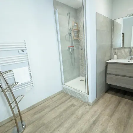 Beau-jean, Un Cocon Sympa 5 Min A Pied Du Centre-ville, Parking Prive, A 10 Min Du Chu Apartment