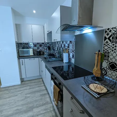 Beau-jean, Un Cocon Sympa 5 Min A Pied Du Centre-ville, Parking Prive, A 10 Min Du Chu Apartment