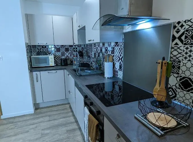 Beau-jean, Un Cocon Sympa 5 Min A Pied Du Centre-ville, Parking Prive, A 10 Min Du Chu Apartment